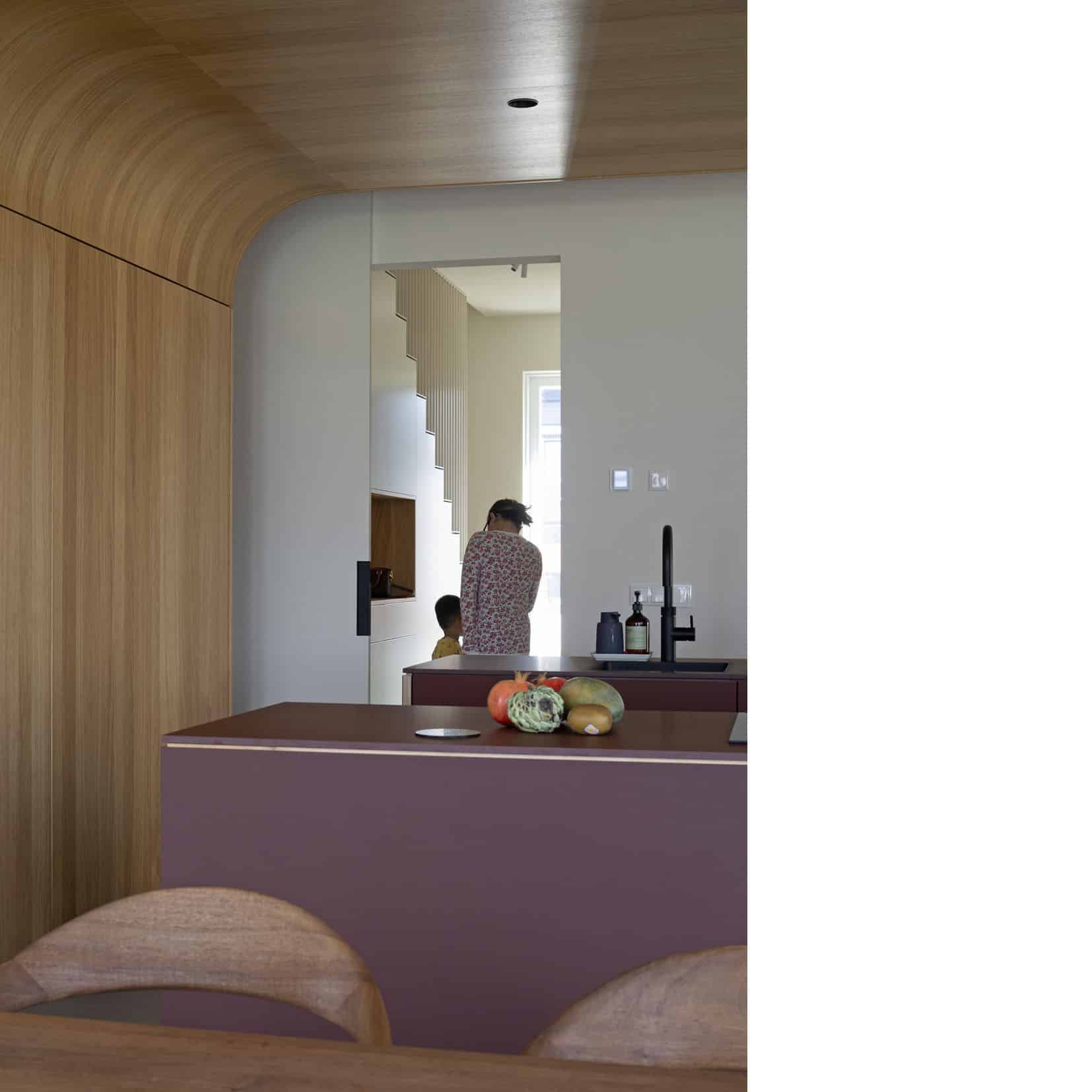 Binnenhuisarchitect Bergblick ontwierp het volledige interieur van villa in Weesp. Inclusief keuken, badkamers, trappen en kastenwanden.